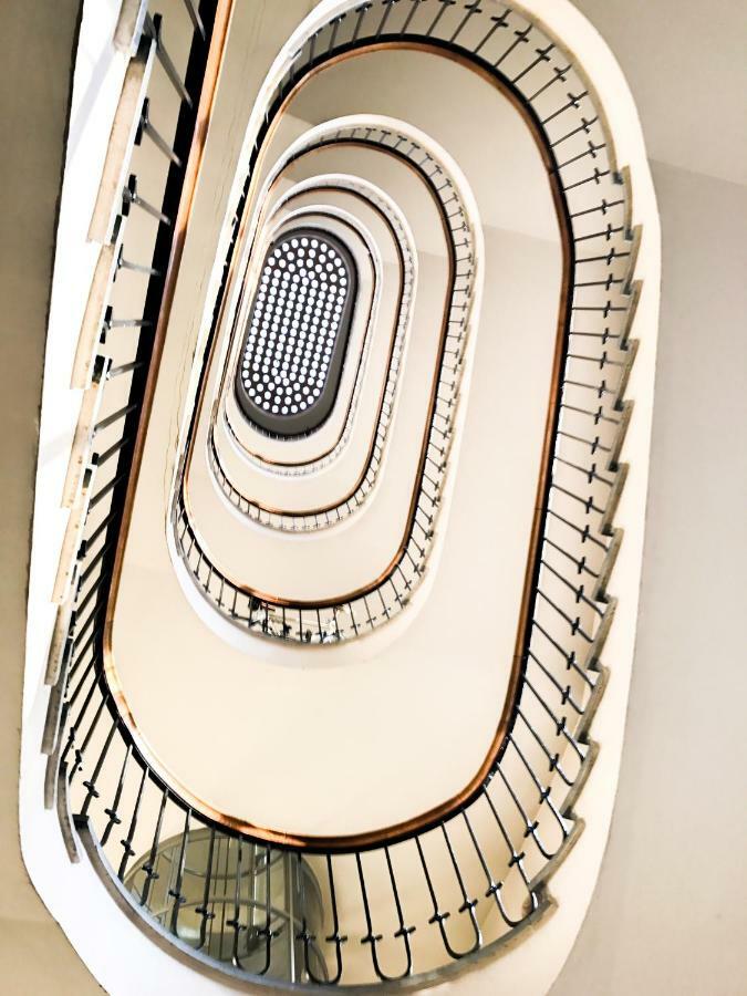 Spacious Bauhaus Icon Flat With Fitness Room In Central Buda, Close To The River And Margaret Island Budapest Kültér fotó